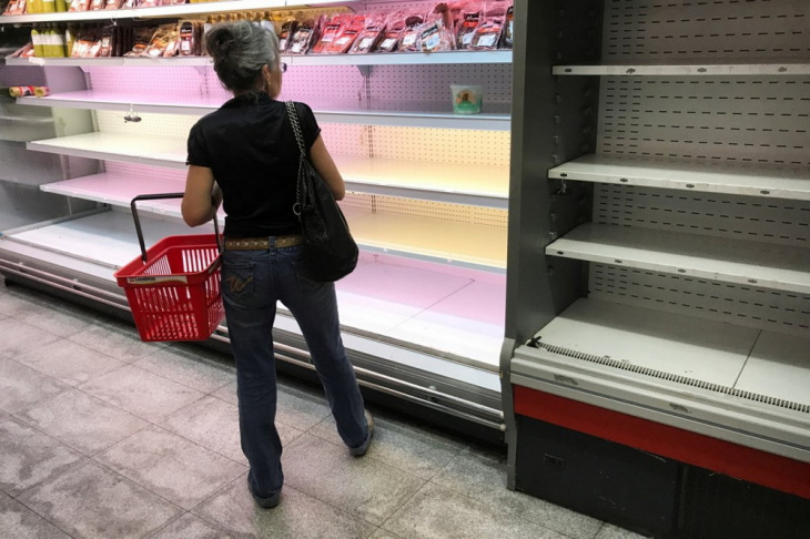 Кризис и пустые полки в супермаркетах Венесуэлы