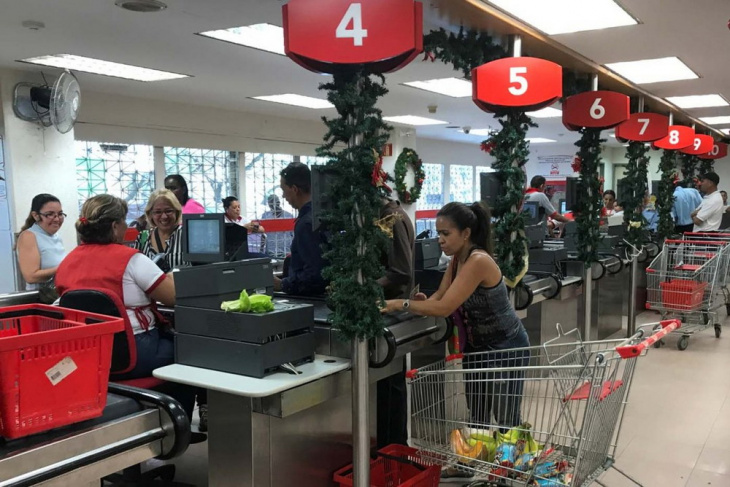 Кризис и пустые полки в супермаркетах Венесуэлы