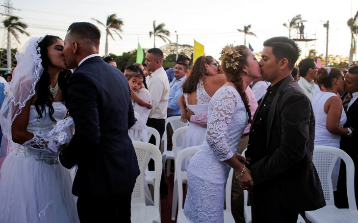 Массовая свадьба в день Святого Валентина в Никарагуа
