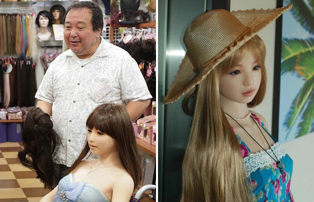 Отец двоих детей из Японии, стал жить с силиконовой куклой