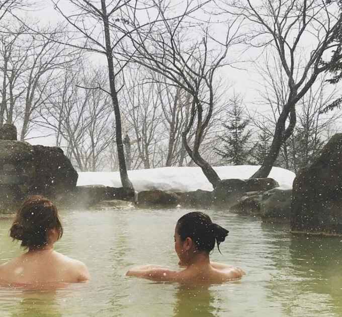 Горячие купальни Японии, где расслабляются обнаженными