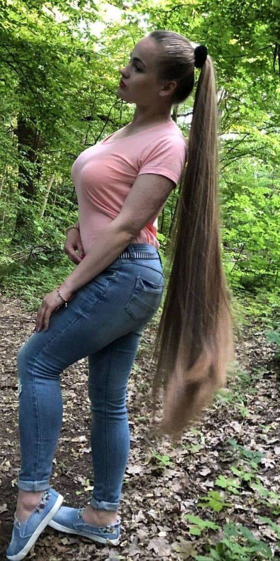 Красивые девушки с очень длинными волосами