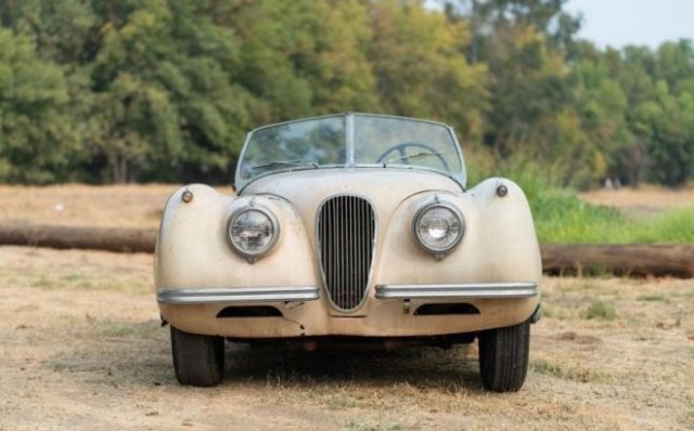 Jaguar XK120 1954 года, несколько десятилетий простоявший в гараже