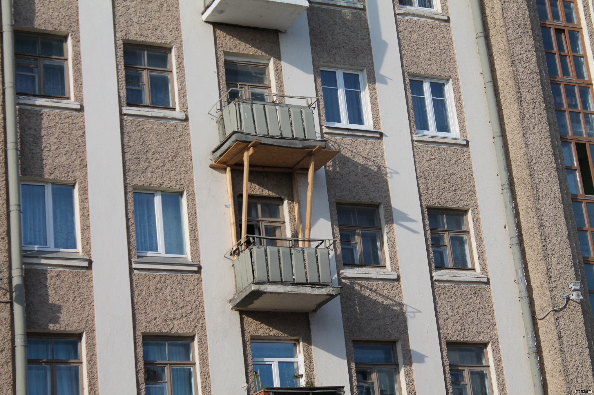 Фото подборка самых нелепых балконов