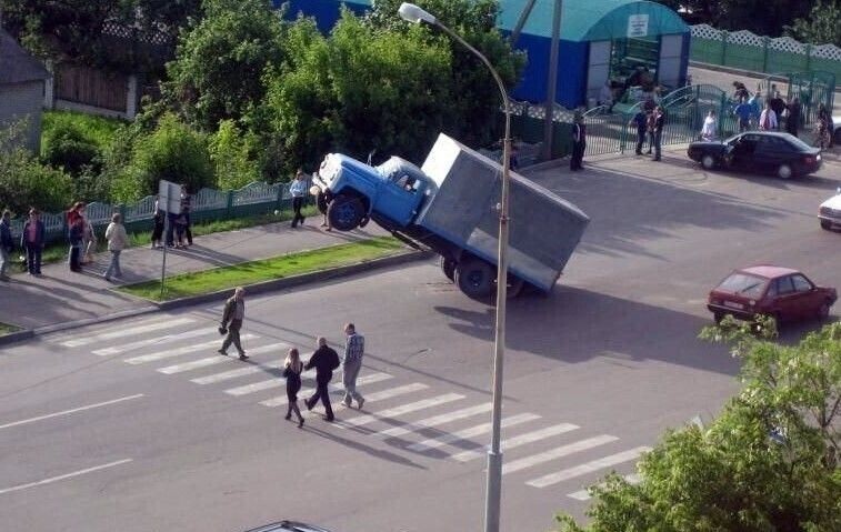 Подборка нелепых ситуаций на дороге