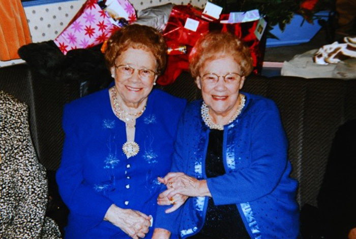 Самые старые в мире близняшки любят друг друга уже 103 года