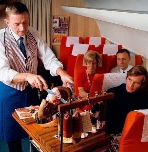 Просто лёгкий перекус на борту самолета в 1981 году
