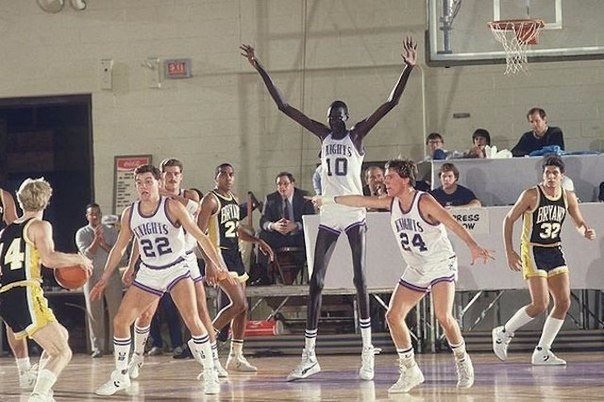 Самый высокий игрок за всю историю баскетбола