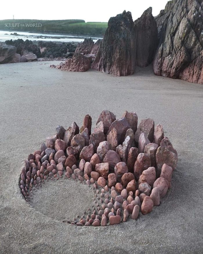 Необычные композиции из камней в разных местах Уэльса