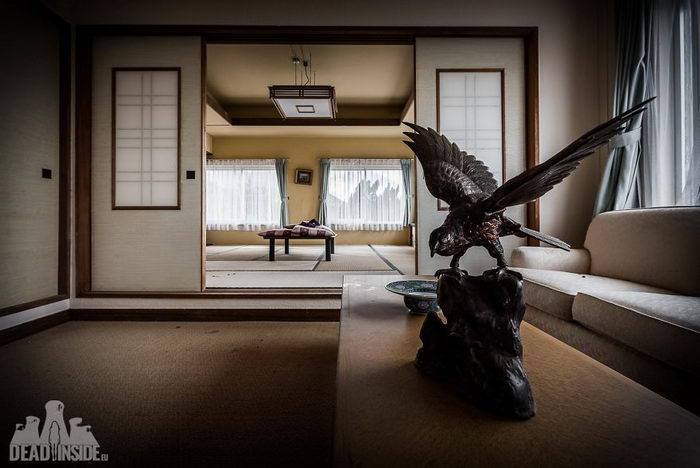 Огромный заброшенный отель в Японии