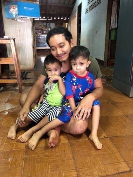 Отец-одиночка из Таиланда стал звездой соцсетей