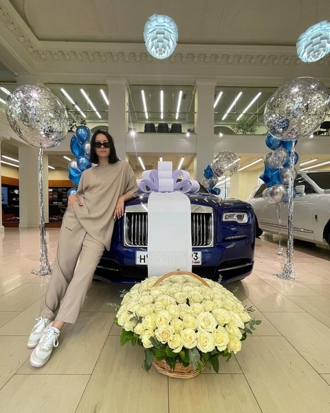 Ида Галич купила себе авто за 35 000 000 рублей