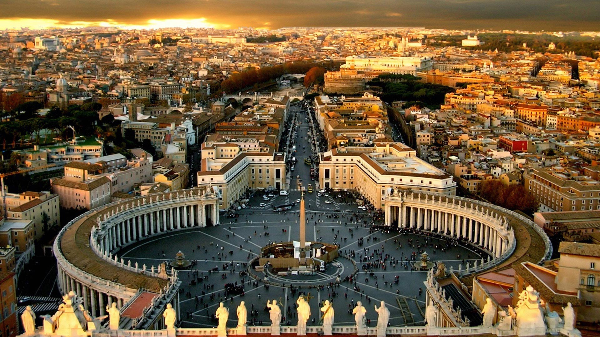 Марадона, Папа Римский и золотые крыши