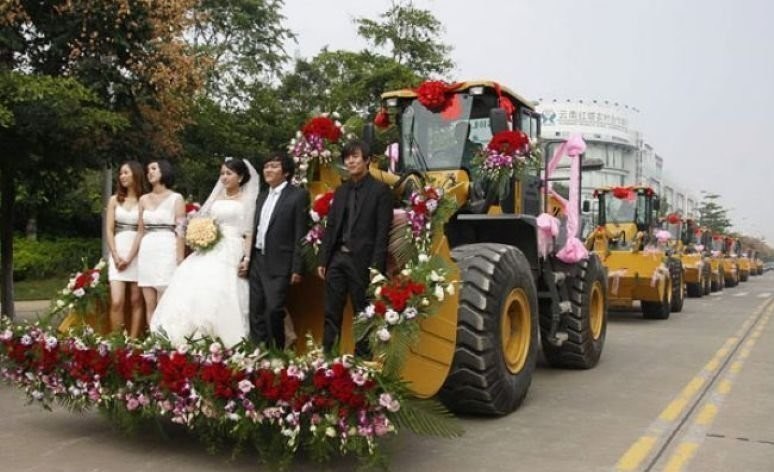 Трактор само то свадебное авто