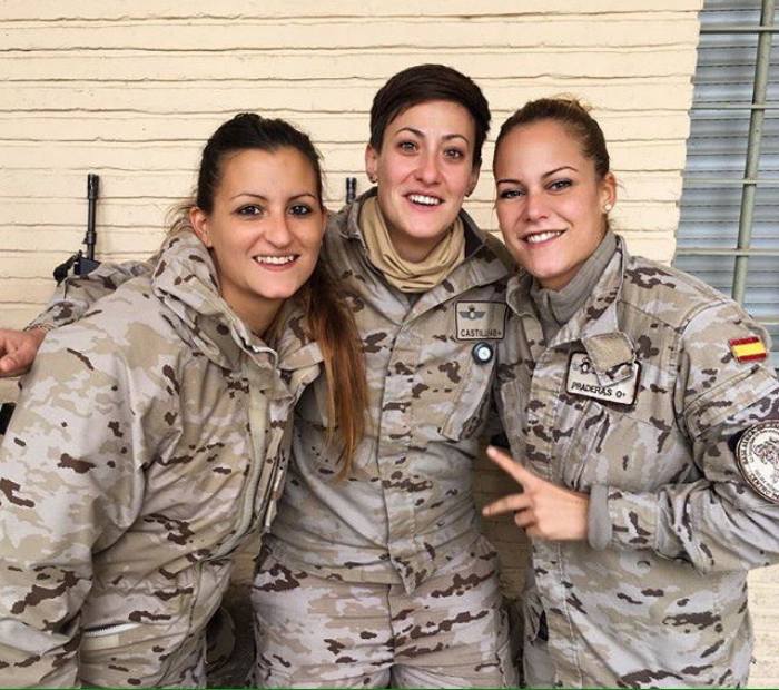 Подборка красивых девушек в военной форме