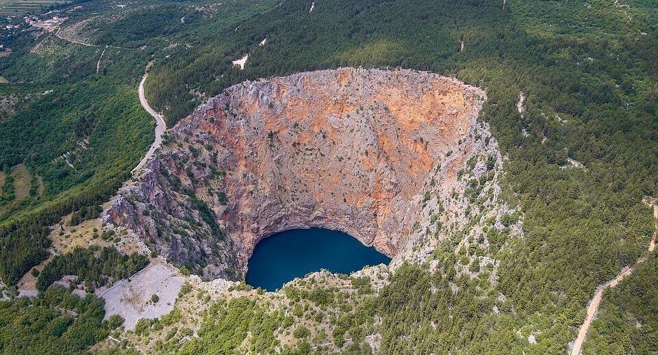 Голубые бездны: самые глубокие карстовые воронки мира